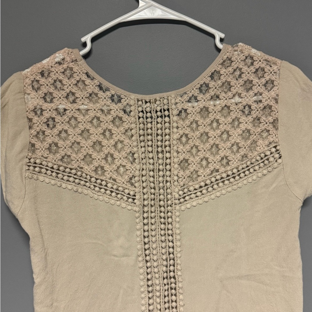 Sweet Wanderer Beige Lace Shoulder Split Back Short Sleeve Top Small Fairycore - Picture 5 of 7